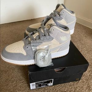 Jordan 1 Coconut Milk Particle Grey NIB never worn Big kids size 5Y / 6.5W